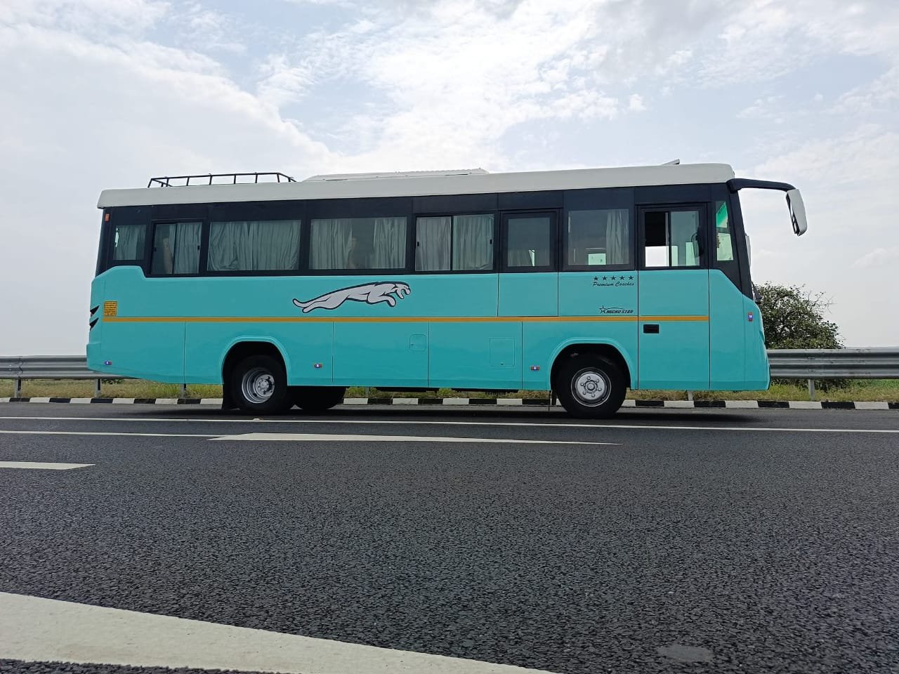 WhatsApp Image 2025-12-04 at 16.06.49_5ec478bb.jpg - Supreme Car Rental